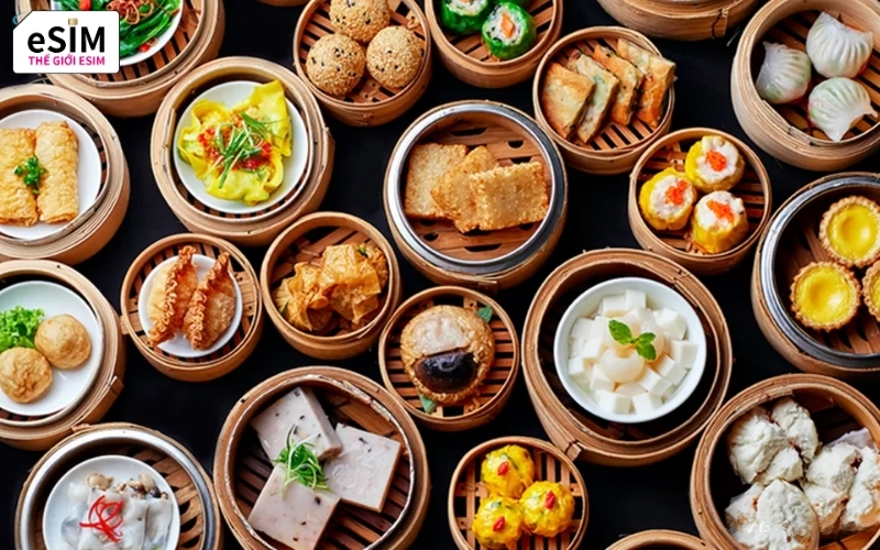 Thưởng thức mì lạnh, vịt quay và trái cây mùa hè tươi ngon giữa lòng Trung Hoa.